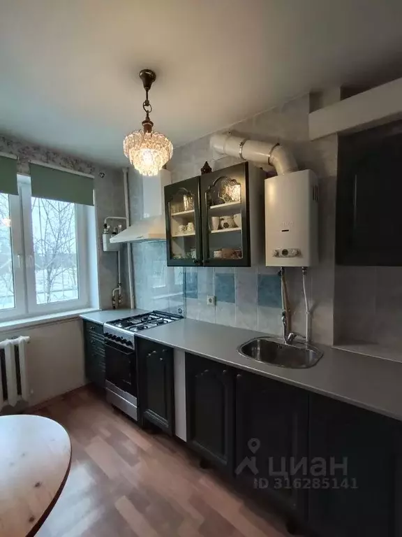 2-к кв. Ленинградская область, Гатчина ул. Крупской, 4 (47.0 м) - Фото 0
