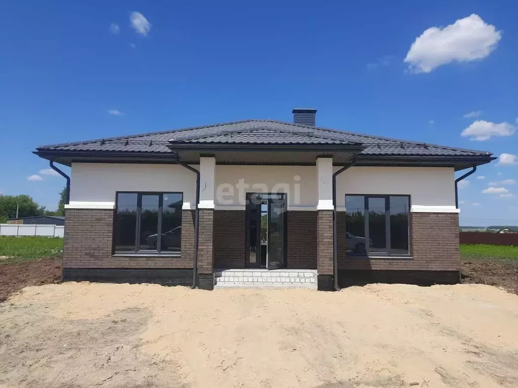 Дом в Воронежская область, Семилукский район, Губаревское с/пос, с. ... - Фото 1