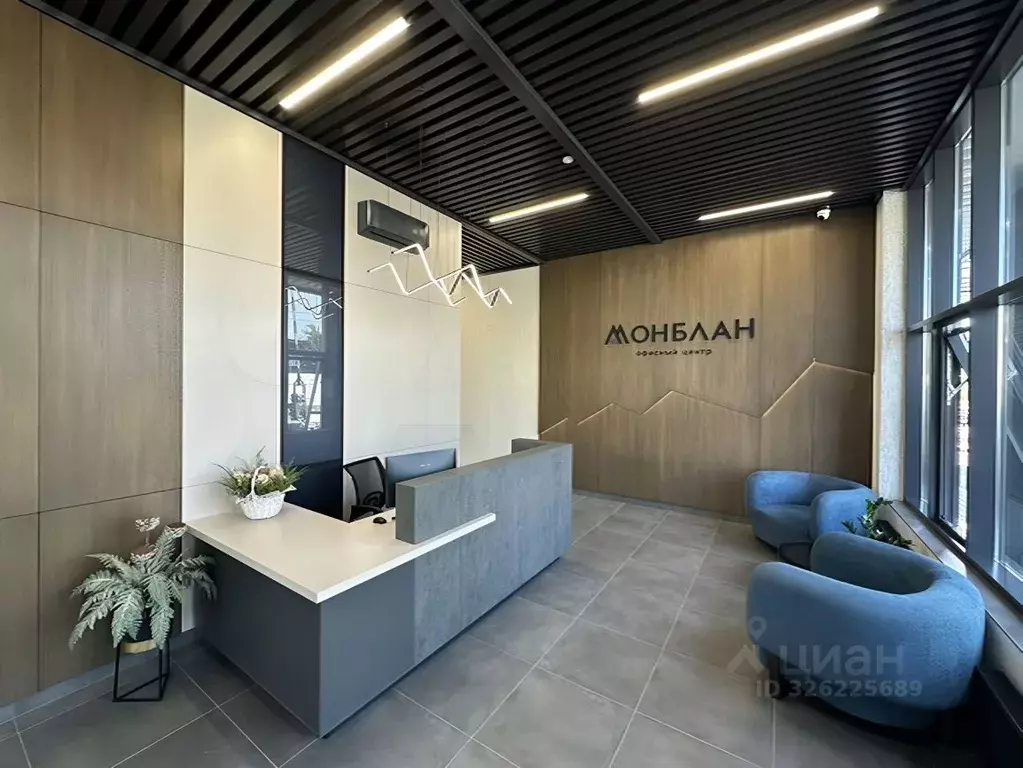 Помещение свободного назначения в Алтайский край, Барнаул просп. ... - Фото 1