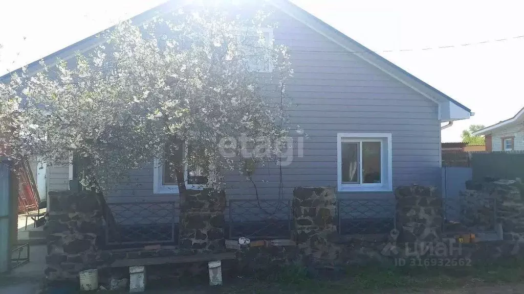 Дом в Белгородская область, Старооскольский городской округ, с. ... - Фото 1