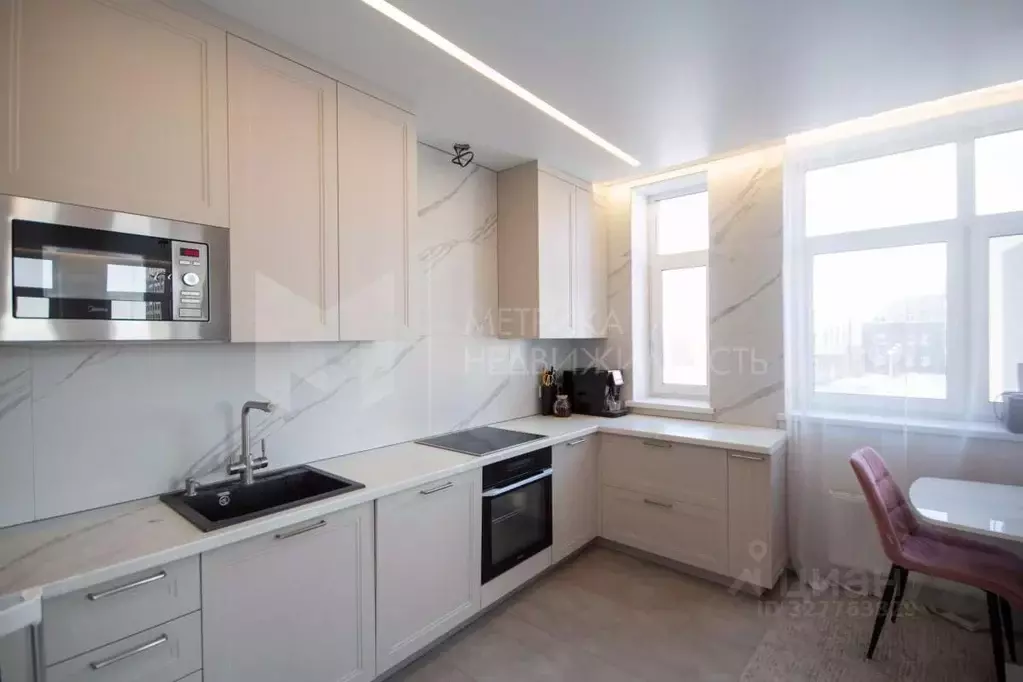 2-к кв. Тюменская область, Тюмень ул. Тимофея Чаркова, 87 (74.2 м) - Фото 1