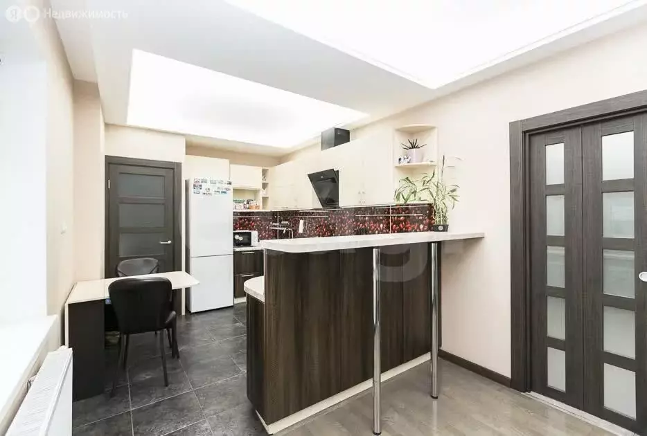 1-комнатная квартира: Тюмень, улица Дмитрия Менделеева, 12 (62 м) - Фото 1