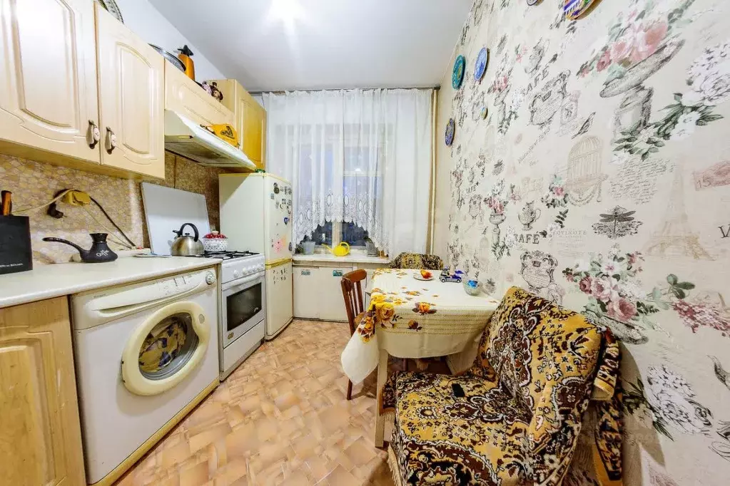 2-к кв. Саратовская область, Саратов ул. Имени В.Н. Симбирцева, 24/30 ... - Фото 0