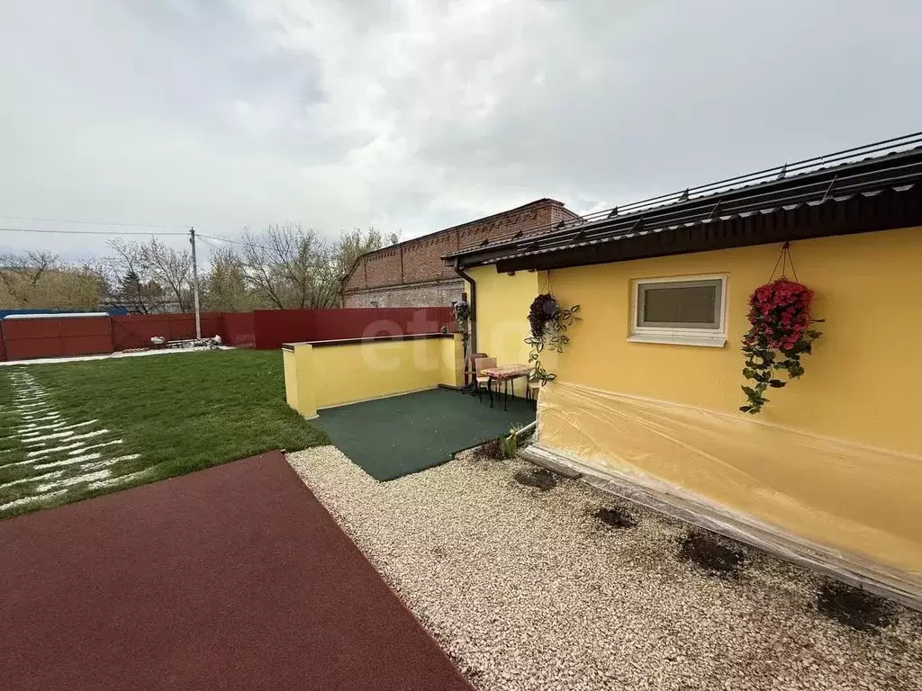 Дом в Саратовская область, Саратов ул. Имени Д.В. Емлютина, 71 (215 м) - Фото 1