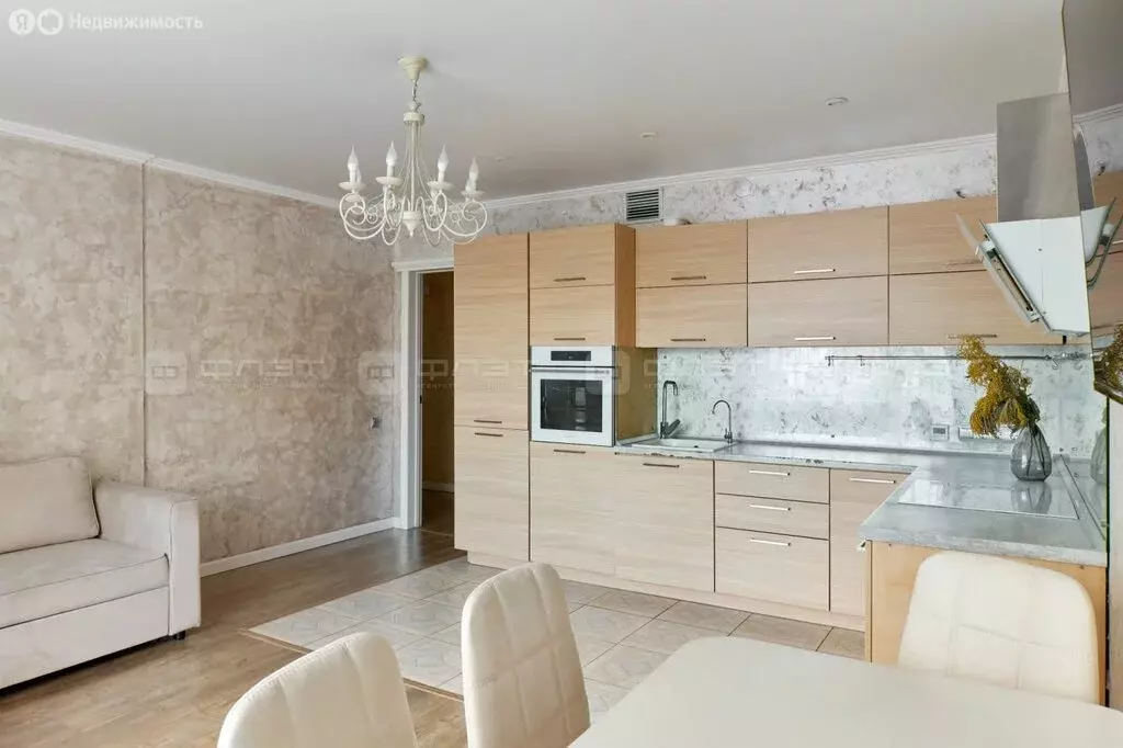 2-комнатная квартира: Казань, улица Шуртыгина, 8 (89 м) - Фото 1