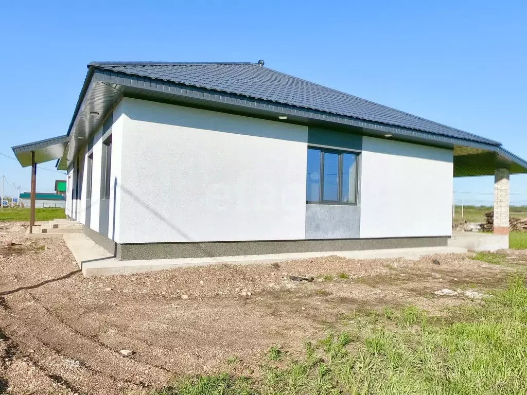 Дом в Башкортостан, Стерлитамакский район, Казадаевский сельсовет, с. ... - Фото 1