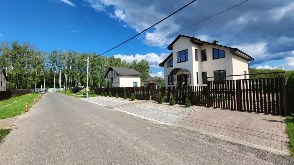 Участок в Московская область, Истра муниципальный округ, д. ... - Фото 1