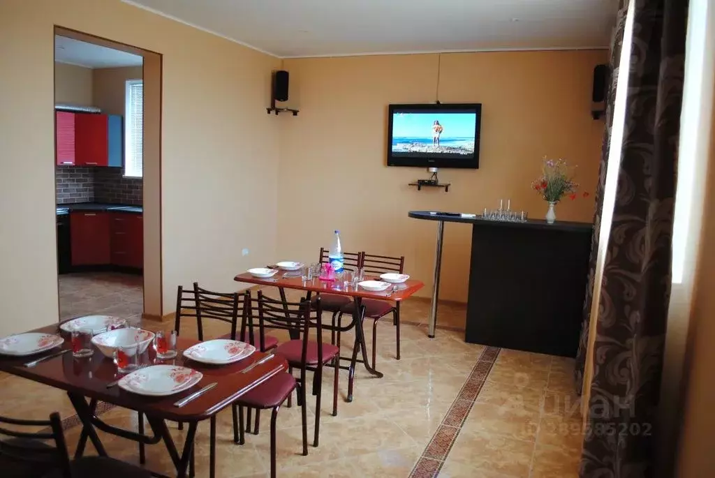 Дом в Крым, Сакский район, с. Штормовое ул. Дружбы, 5 (205 м) - Фото 1