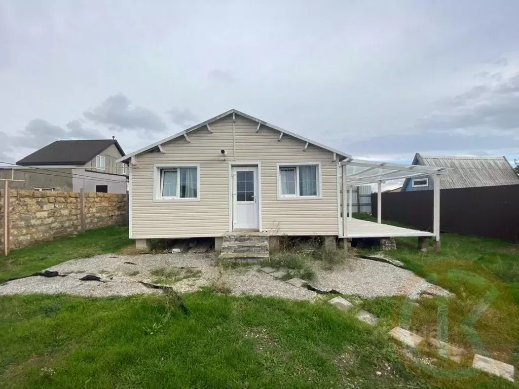 Дом в Крым, Сакский район, с. Суворовское ул. Верхняя, 37 (32 м) - Фото 1