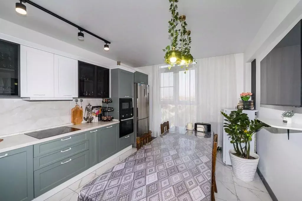 5-к кв. Иркутская область, Иркутск Байкальская ул., 208 (150.0 м) - Фото 1