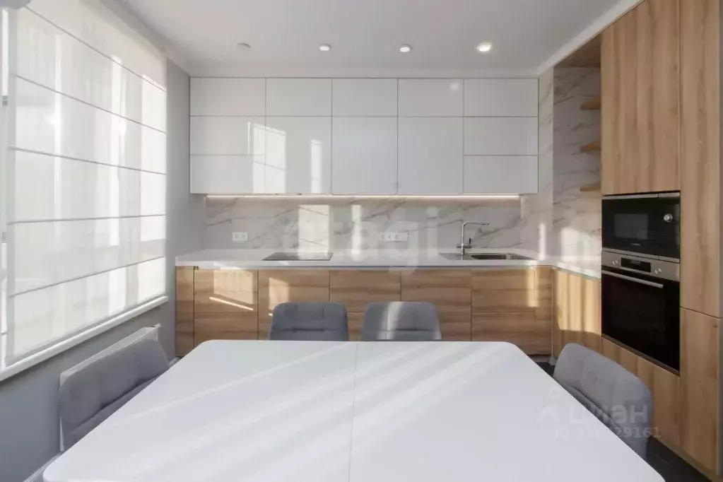 3-к кв. Тюменская область, Тюмень ул. Федюнинского, 30к6 (93.9 м) - Фото 1