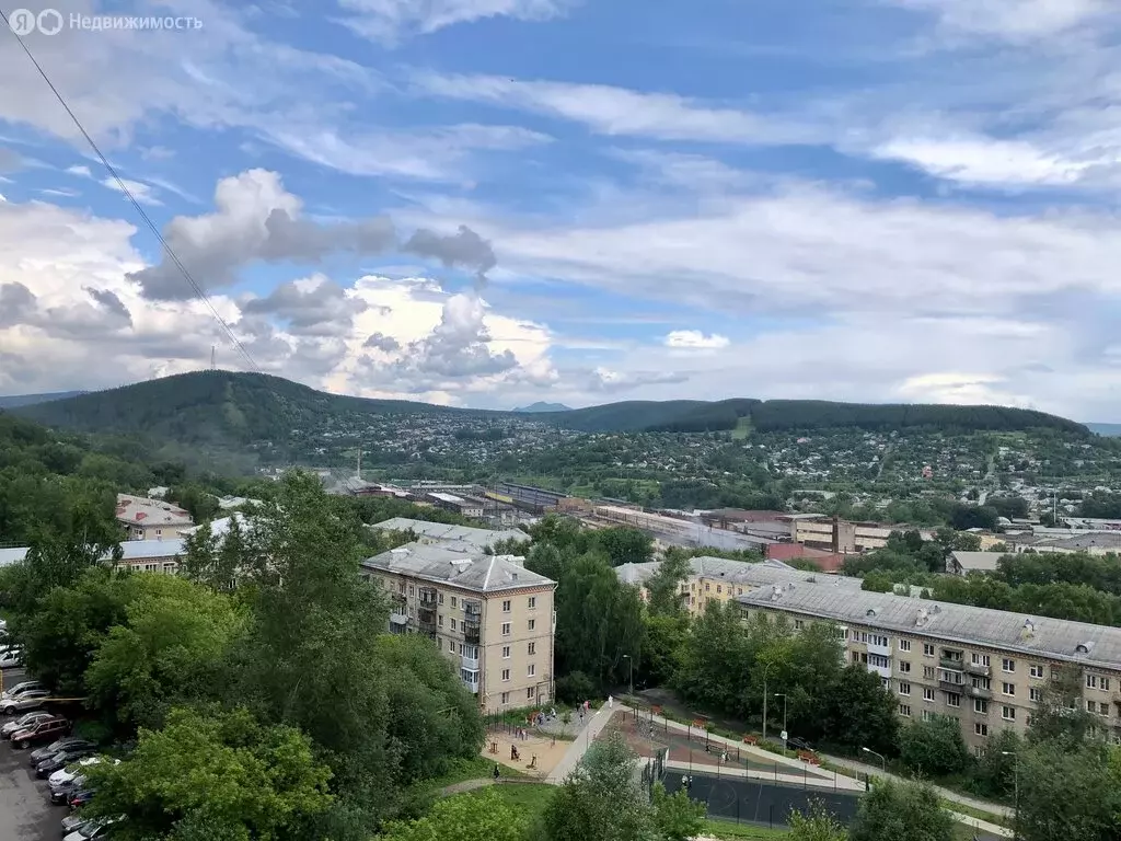 3-комнатная квартира: Златоуст, квартал Металлист, 5 (68 м) - Фото 0