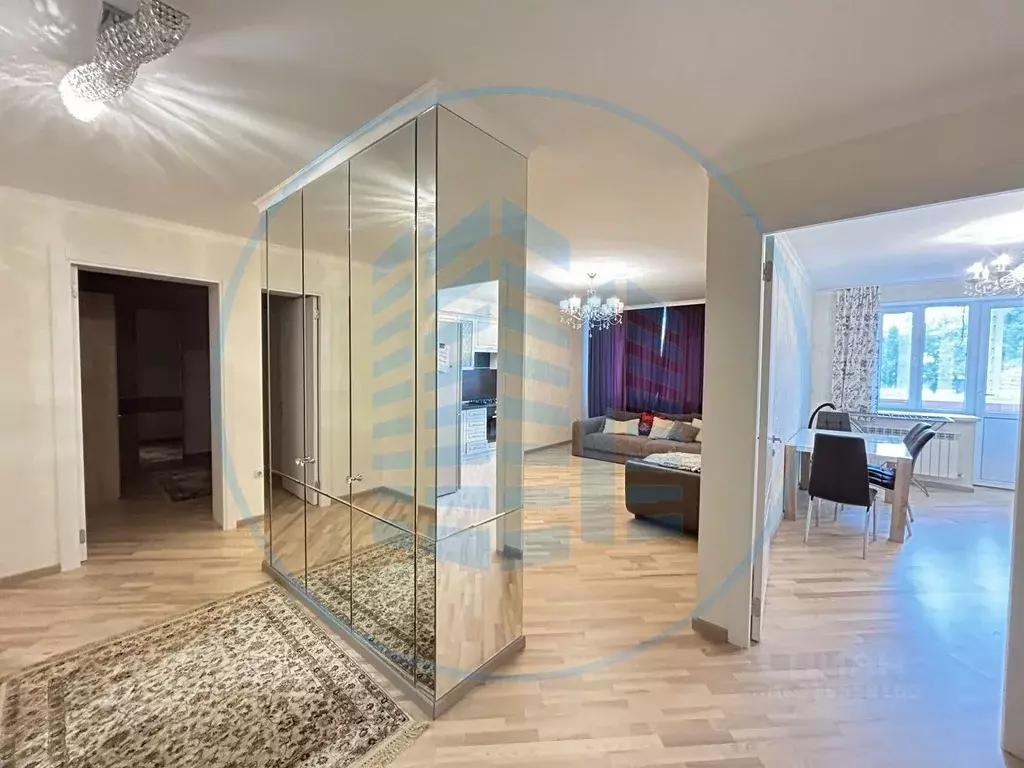 2-к кв. Ставропольский край, Ессентуки Октябрьская пл., 31В (79.1 м) - Фото 0