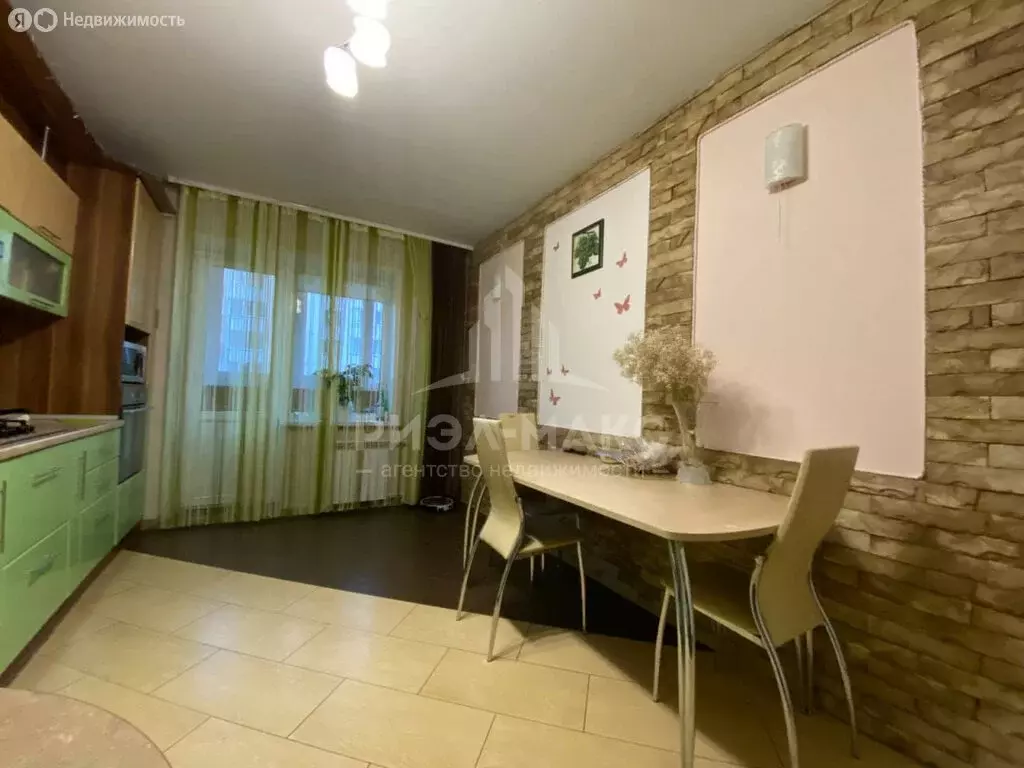 2-комнатная квартира: Брянск, улица Брянского Фронта, 28 (70.4 м) - Фото 2