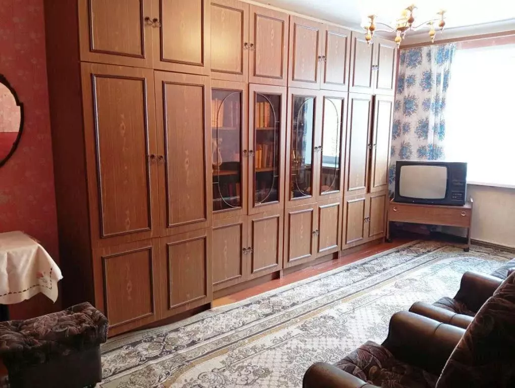 Продается комната в 7-комнатной квартире - Фото 1