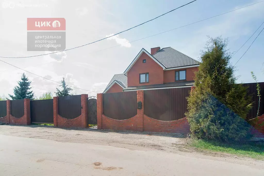 Дом в Поляны, улица Революции, 116 (160 м) - Фото 1