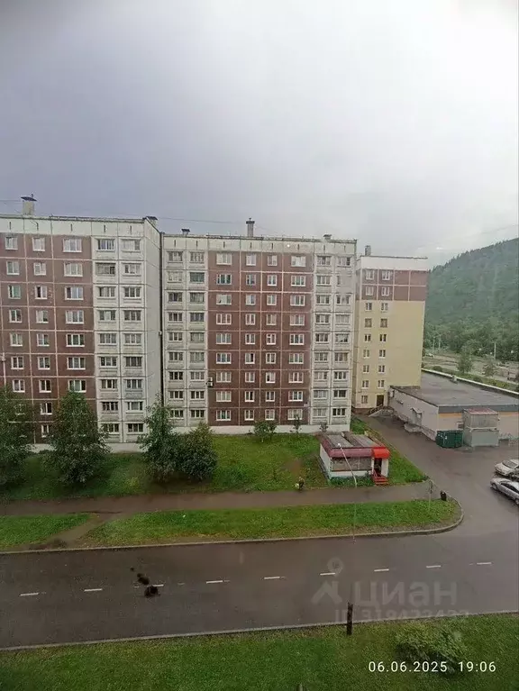 2-к кв. Кемеровская область, Междуреченск Брянская ул., 26 (52.6 м) - Фото 0