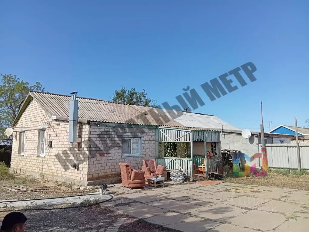 Дом в Калмыкия, Кетченеровский район, Чкаловское с/мо, пос. Чкаловский ... - Фото 1