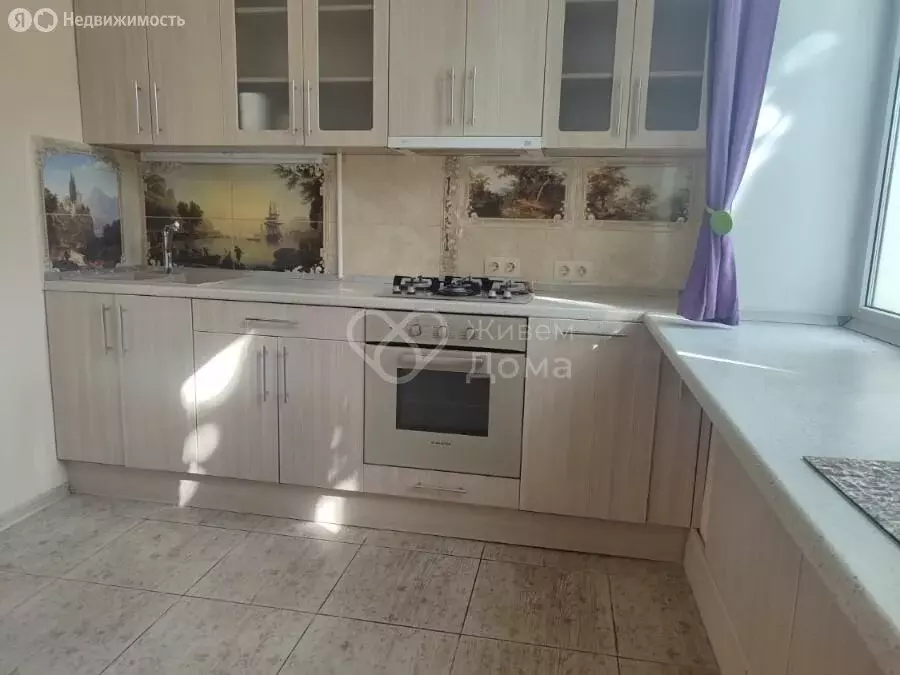3-комнатная квартира: Волгоград, улица Атласова, 10 (76 м) - Фото 1