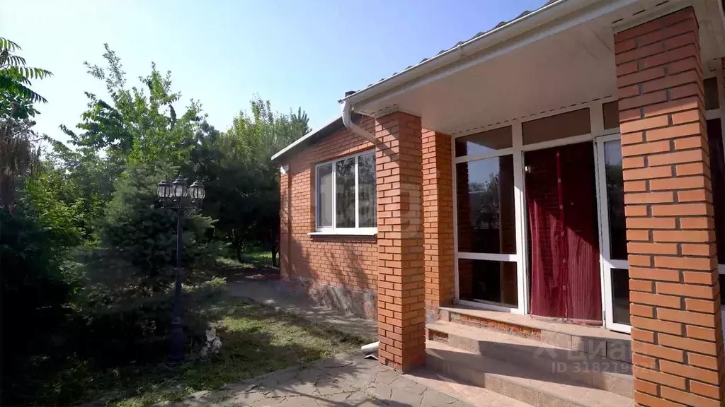 Дом в Ростовская область, Кагальницкий район, с. Новобатайск ... - Фото 0
