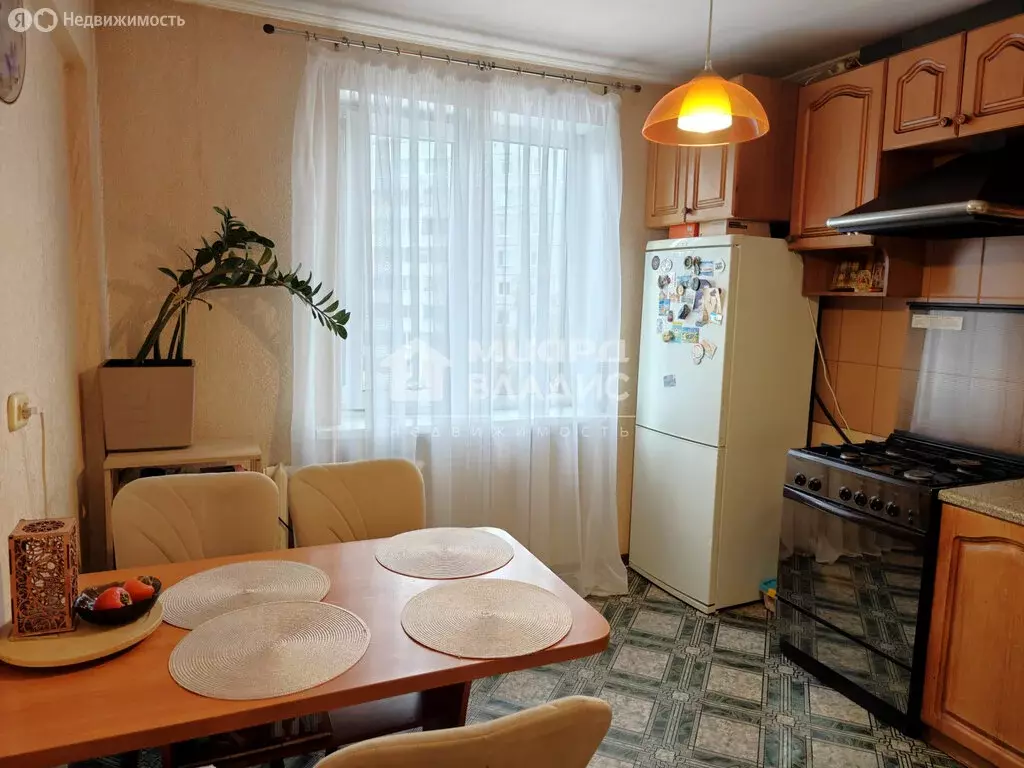 2-комнатная квартира: Омск, улица 70 лет Октября, 6/1 (51.6 м) - Фото 2