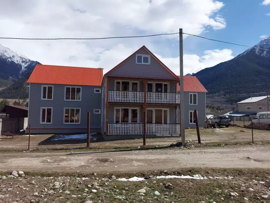 Дом в Карачаево-Черкесия, Теберда Карачаевский городской округ, ул. ... - Фото 1