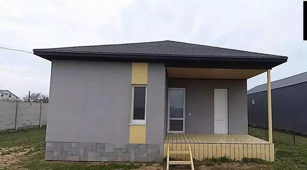 Дом в Крым, Сакский район, Молочненское с/пос, с. Витино уч2 (82 м) - Фото 1