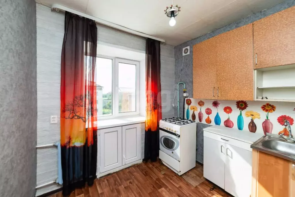 2-к кв. Курганская область, Курган ул. Сухэ-Батора, 10 (45.5 м) - Фото 1