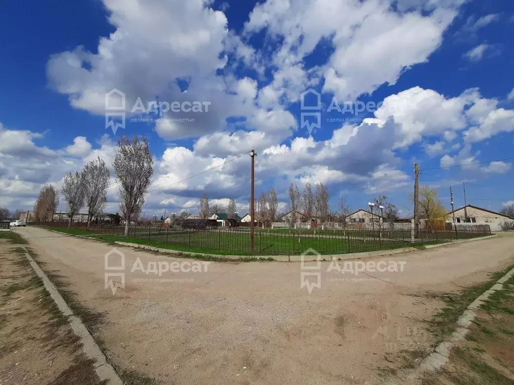 Дом в Волгоградская область, Дубовский район, Пичужинское с/пос, с. ... - Фото 1