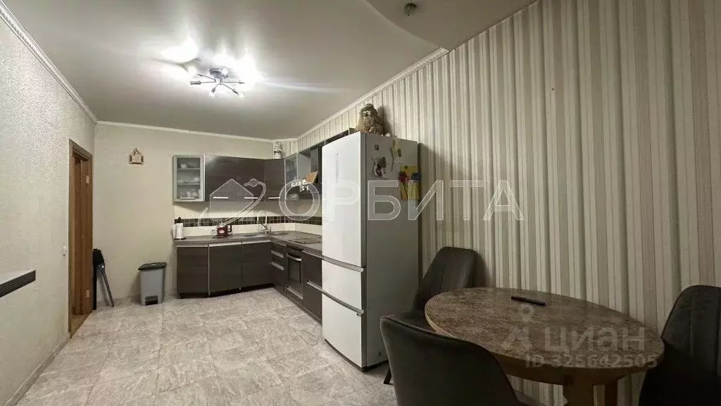 3-к кв. Тюменская область, Тюмень ул. Котельщиков, 2 (101.3 м) - Фото 1