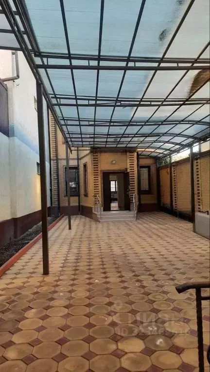 Дом в Кабардино-Балкария, Нальчик Кабардинская ул., 69 (160 м) - Фото 1