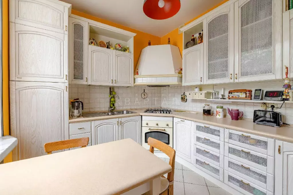 Продается 4-комнатная квартира - Фото 1