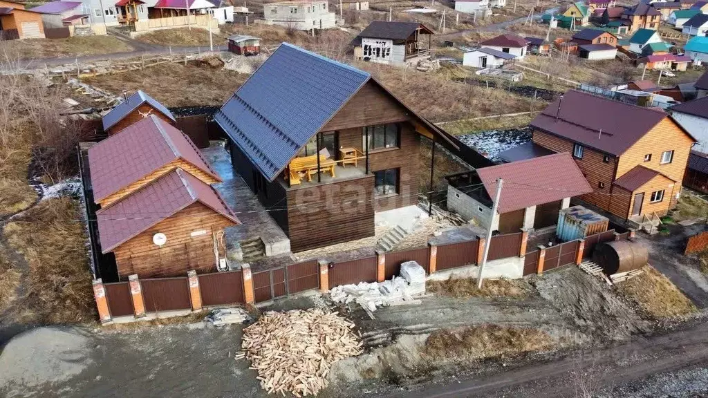 Дом в Алтай, Горно-Алтайск ул. Карамаева, 16 (216 м) - Фото 0