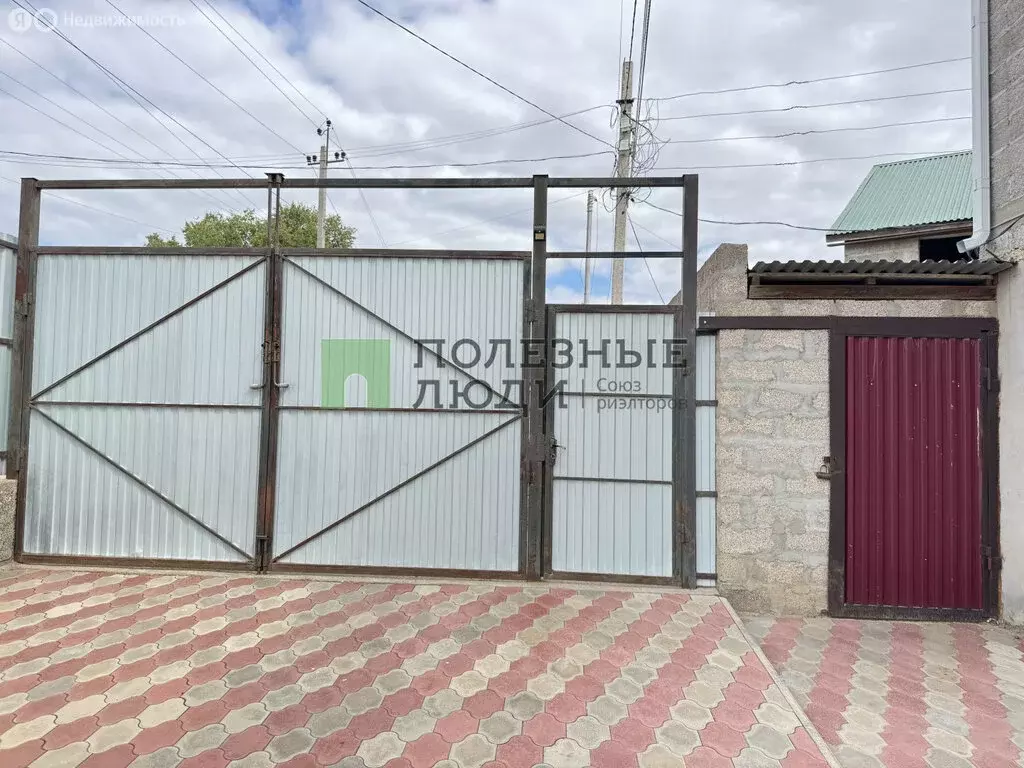 Дом в Астрахань, улица Лемисова, 8 (248.1 м) - Фото 1