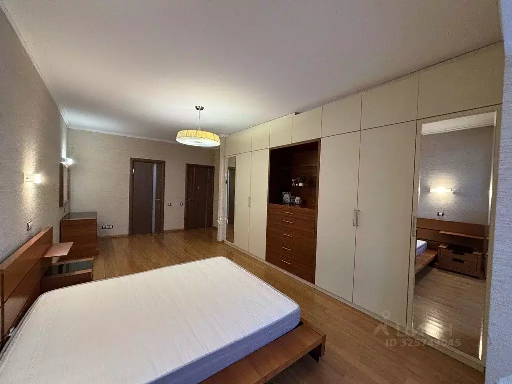 4-к кв. Свердловская область, Екатеринбург ул. Урицкого, 7 (183.0 м) - Фото 1