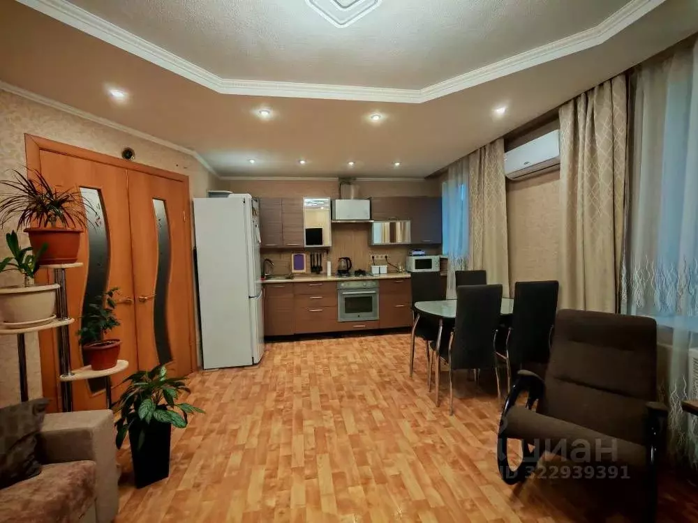 3-к кв. Свердловская область, Екатеринбург ул. Латвийская, 38 (57.6 м) - Фото 2