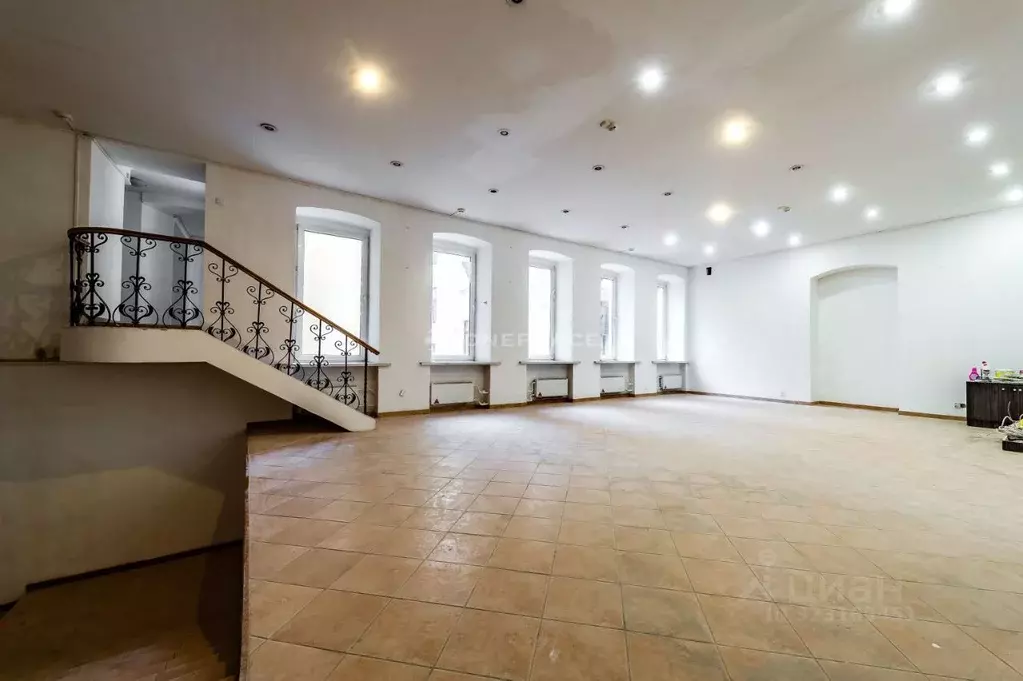 Помещение свободного назначения в Санкт-Петербург просп. Средний ... - Фото 1