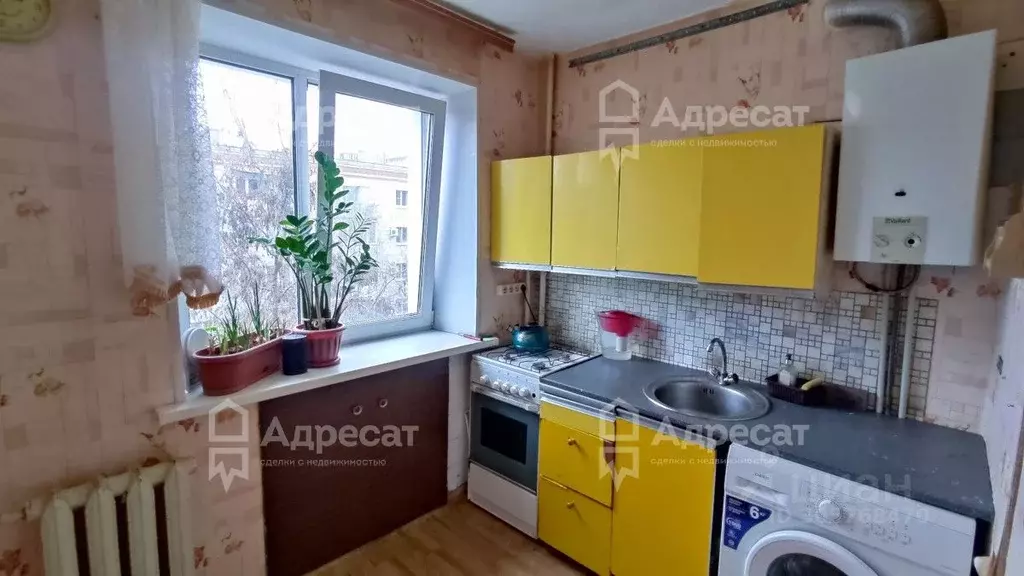 3-к кв. Волгоградская область, Волгоград ул. 7-й Гвардейской, 19А ... - Фото 0