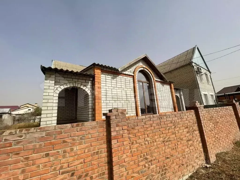 Дом в Калмыкия, Элиста ул. Бамб Цецг, 75 (181 м) - Фото 0