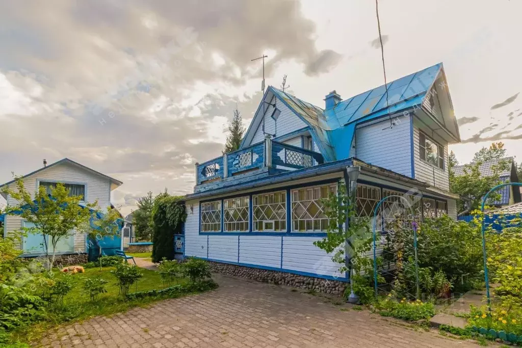 Дом в Ленинградская область, Выборгский район, Рощинское городское ... - Фото 1
