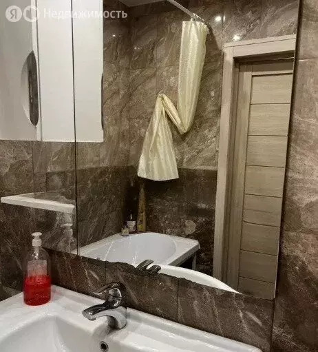 Квартира-студия: Тюмень, улица Алексея Сергиенко, 13 (25.7 м) - Фото 1