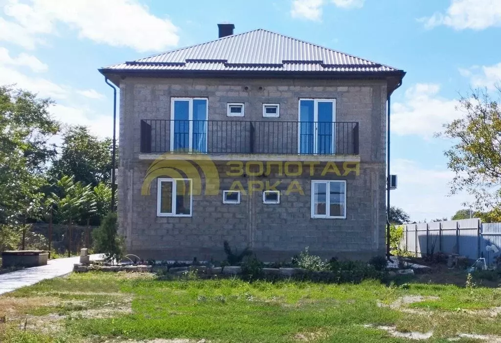 Дом в посёлок Кучугуры, улица Ленина, 66 (230 м) - Фото 1