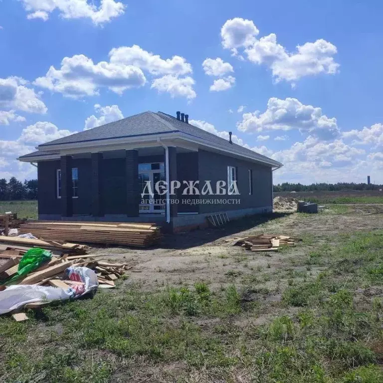 Дом в Белгородская область, Старооскольский городской округ, с. Озерки ... - Фото 1