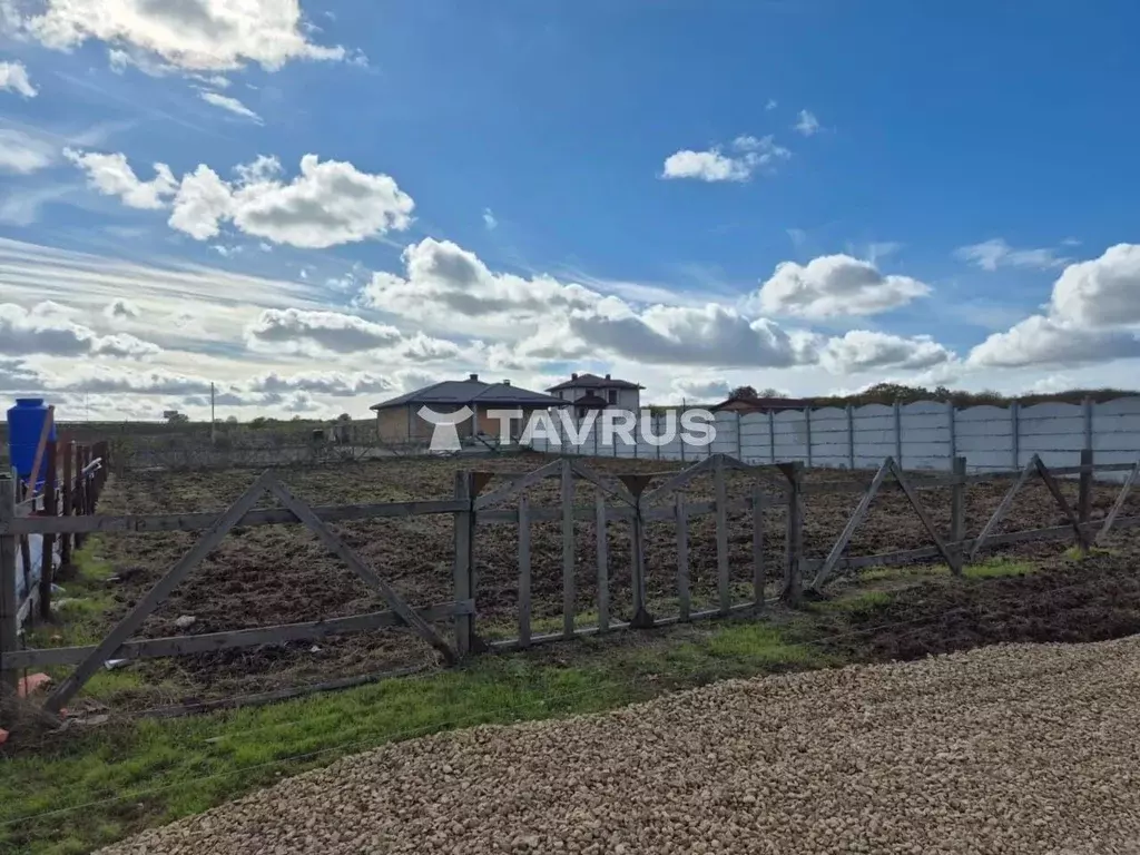 Участок в Крым, Симферопольский район, Перовское с/пос, Дубки 2 массив ... - Фото 1
