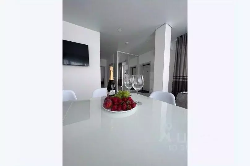 Дом в Крым, Сакский район, с. Уютное ул. Дерюгина, 12 (100 м) - Фото 0
