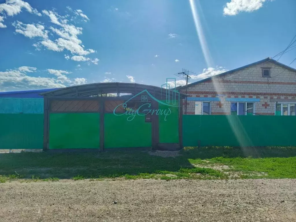 Дом в Оренбургская область, Октябрьский район, с. Васильевка ... - Фото 0