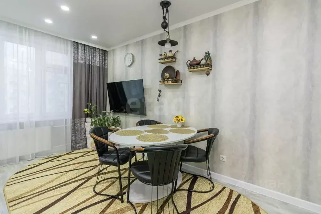 2-к кв. Тюменская область, Тюмень ул. Василия Подшибякина, 12 (62.2 м) - Фото 1