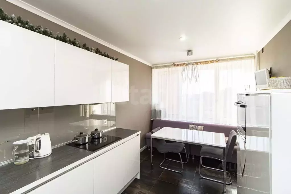 3-к кв. Тюменская область, Тюмень ул. Кузнецова, 6 (95.3 м) - Фото 1