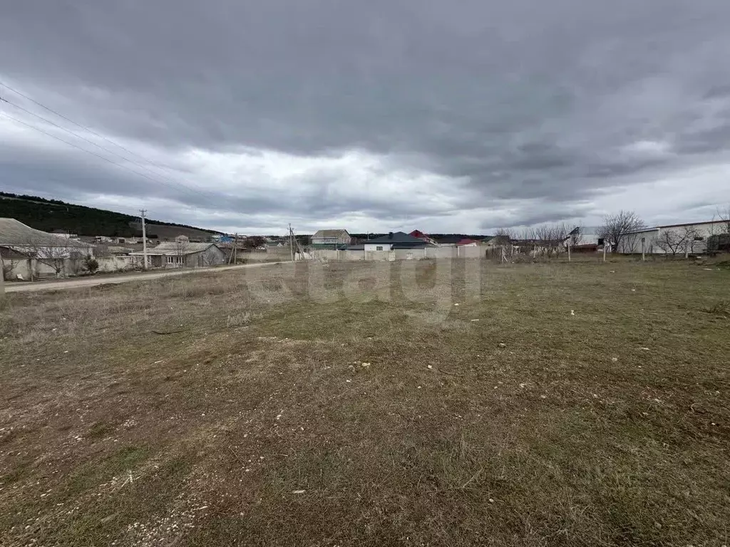 Участок в Крым, Симферопольский район, Трудовское с/пос, с. ... - Фото 1