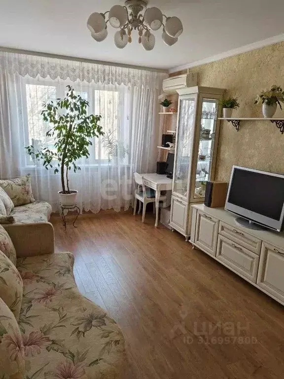 3-к кв. Белгородская область, Белгород Комсомольская ул., 45 (63.3 м) - Фото 0